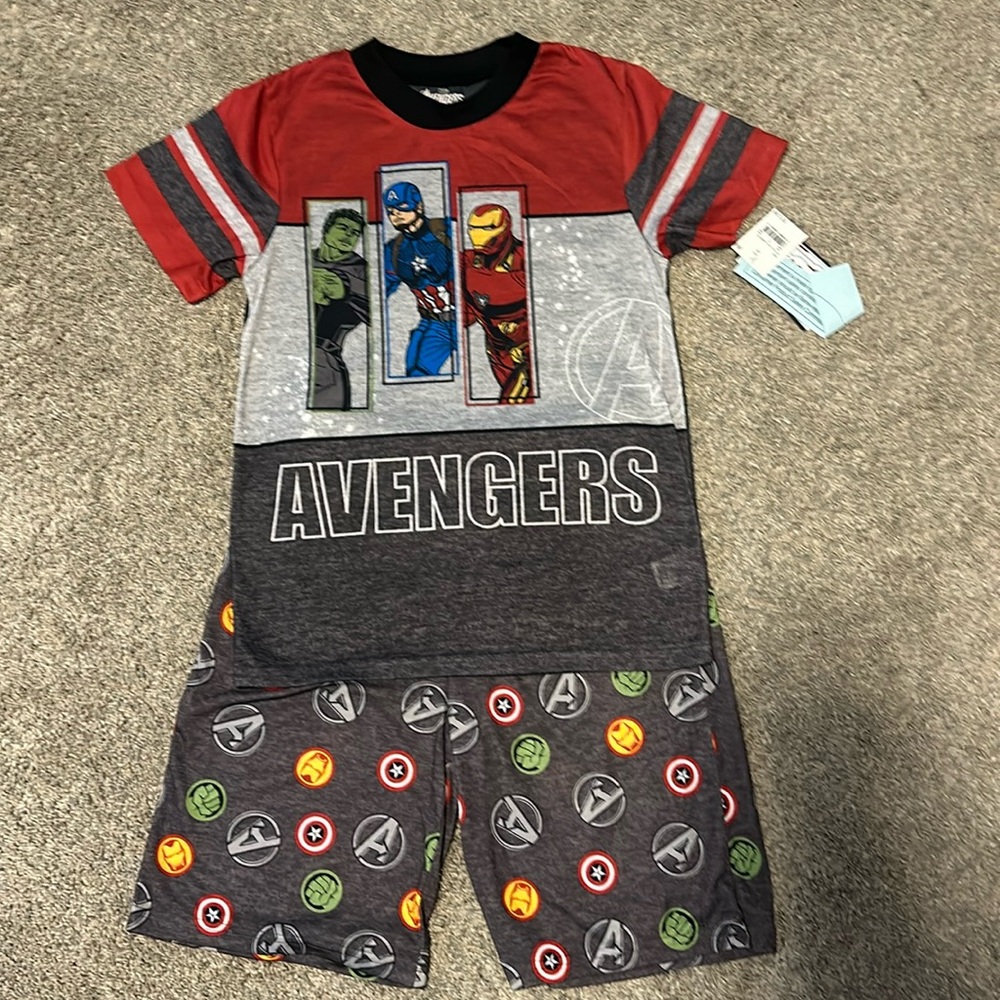 Marvel Avengers Boys size Medium Pajamas NWT
